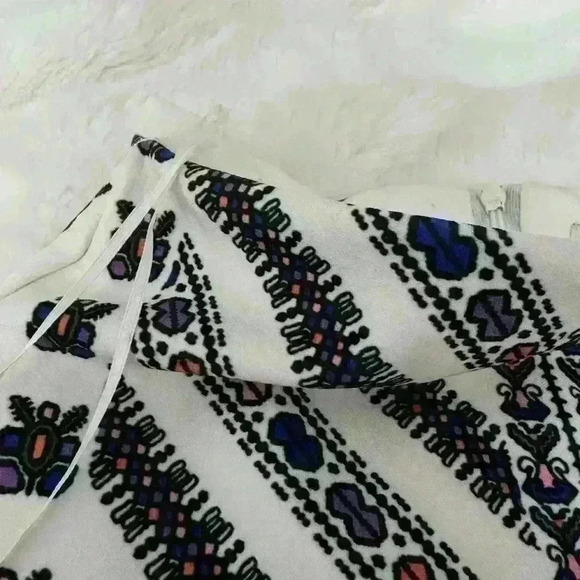 Women’s XS Colourful Pattern Pencil Skirt with a  Flattering Back Slit - Picture 8 of 14